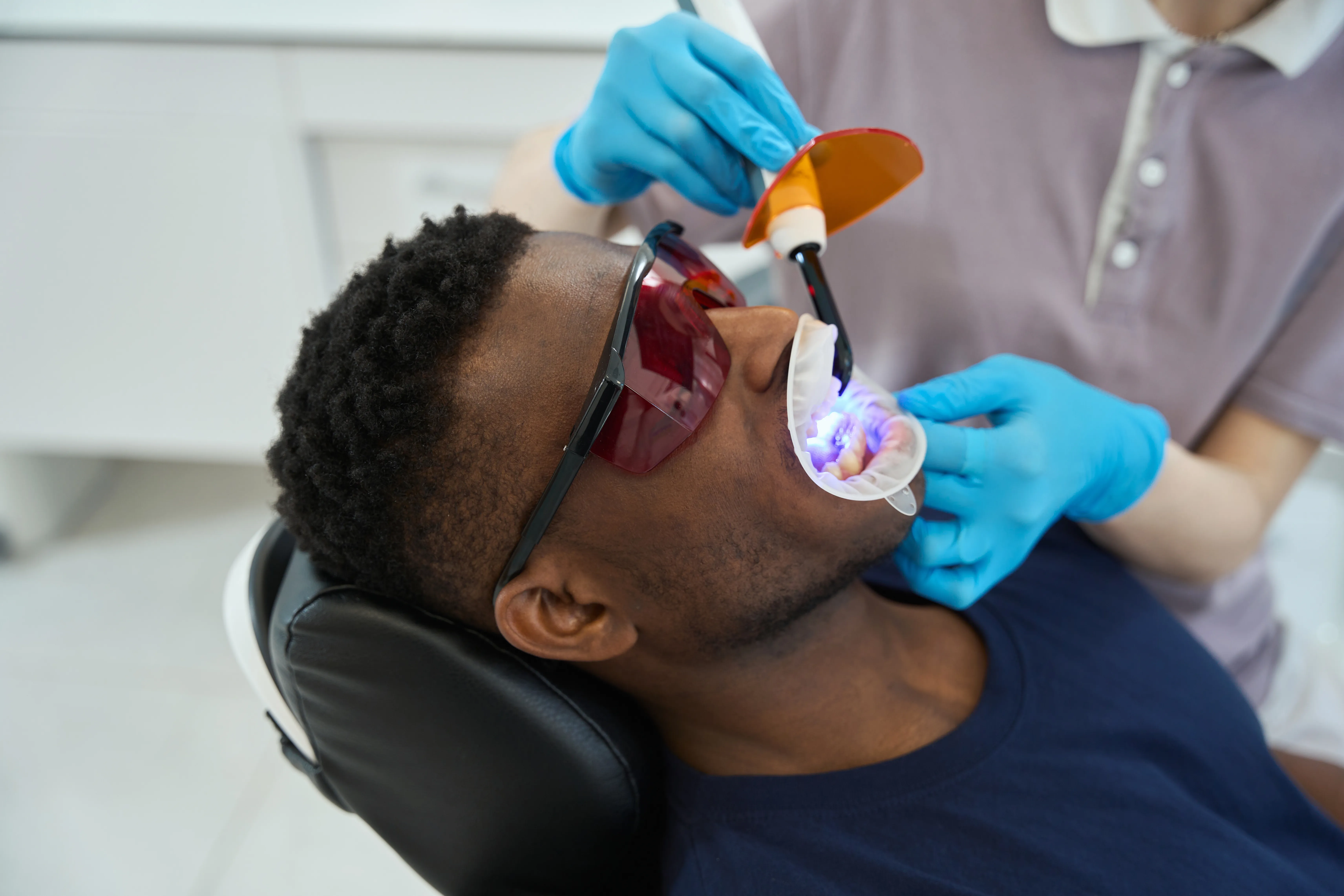 Schutzmaßnahmen UV-Strahlung beim Zahnarzt