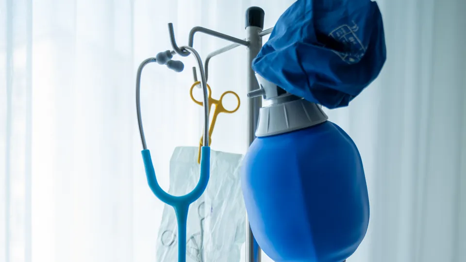 Medizinisches Gerät, u.a. ein Stethoskop