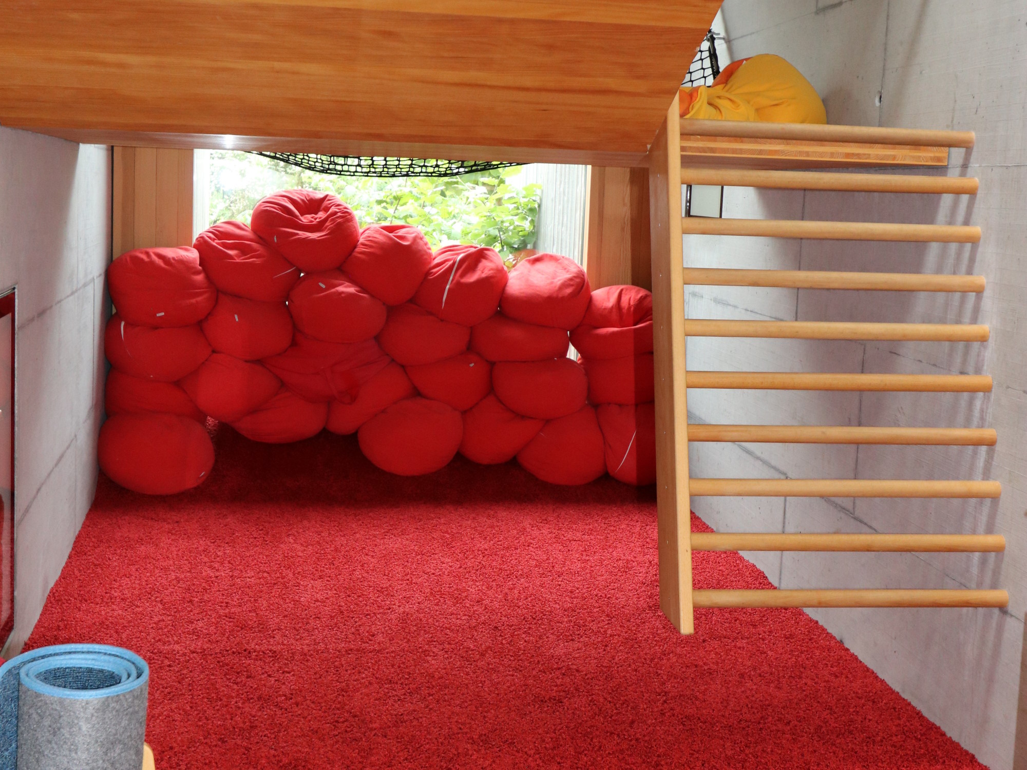 Rückzugsbereich im hinteren Teil einer Schulklasse