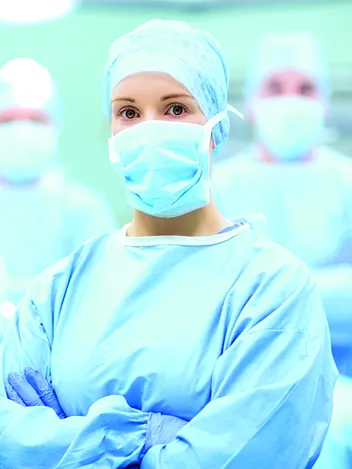 Foto von Chirurginnen im OP Foto von Chirurginnen im OP