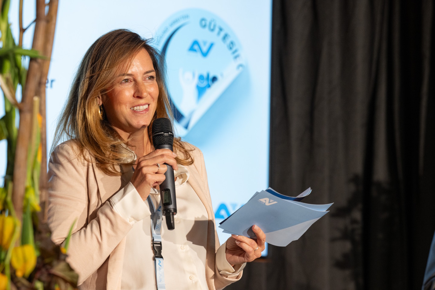 AUVA-Direktorin Mag. Caroline Krammer bei der Eröffnungsrede zur Gütesiegel-Gala