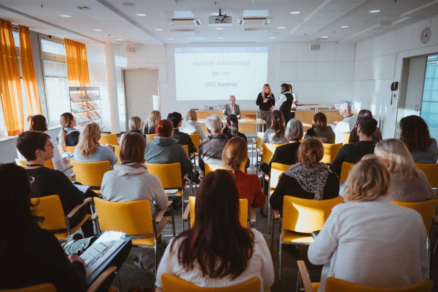 In fünf Themenblöcken wurden aktuelle Entwicklungen, Herausforderungen und pragmatische Lösungen der Alterstraumatologie präsentiert und diskutiert.