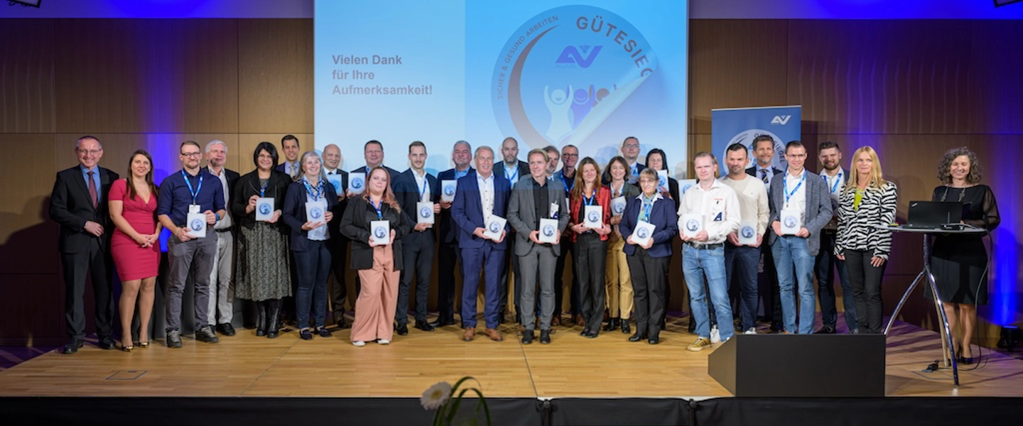 4.1.6_Auszeichnungen_REI9088-XL-©RReichhart.jpg Überreichung des Gütesiegels