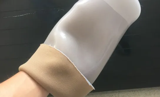 Anziehen des Silikonliners Anziehen des Silikonliners