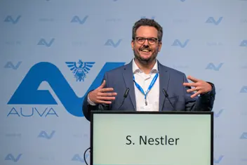 Keynote Speaker Simon Nestler spricht auf der Kampagnen-Auftaktveranstaltung in Tulln.