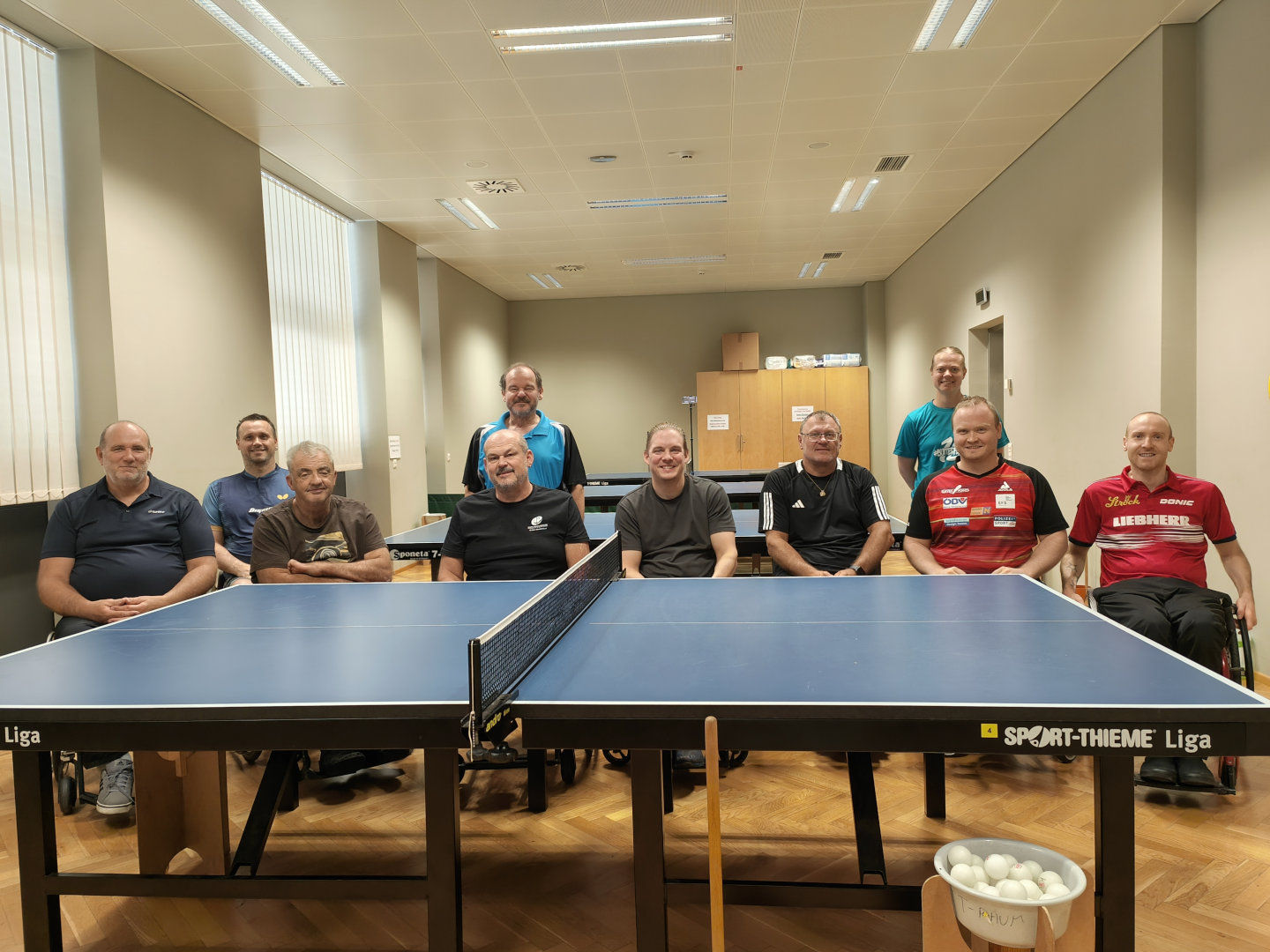 Gruppenbild der 8 Teilnehmer des Trainingskurses und des Trainer:innen-Duos