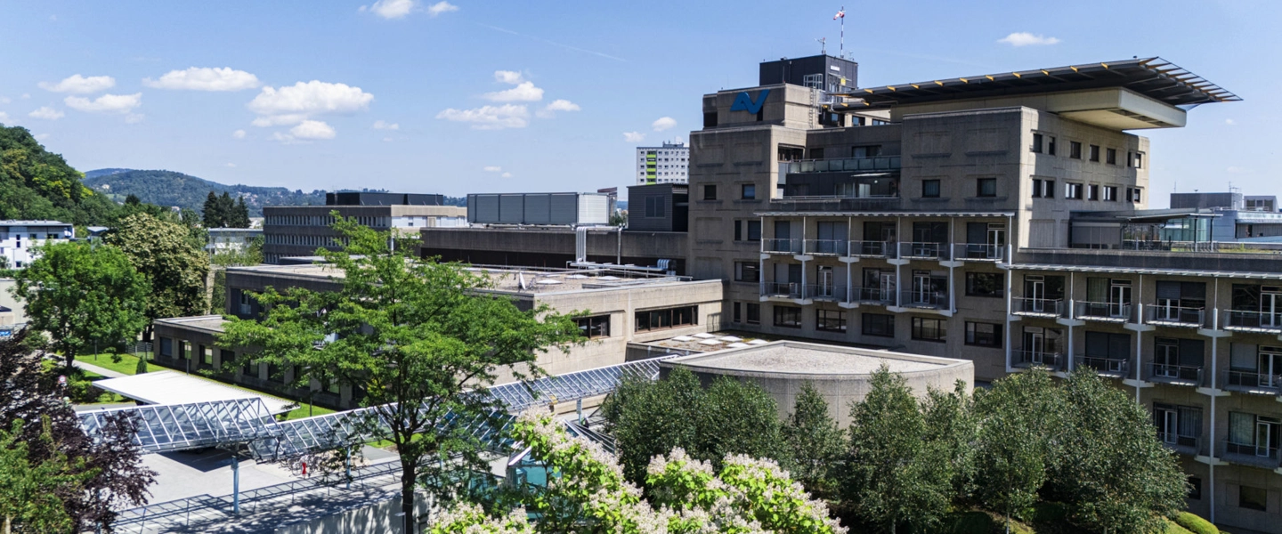 Außenaufnahme vom UKH Graz inklusive der umliegenden Parkanlagen Außenaufnahme vom UKH Graz inklusive der umliegenden Parkanlagen