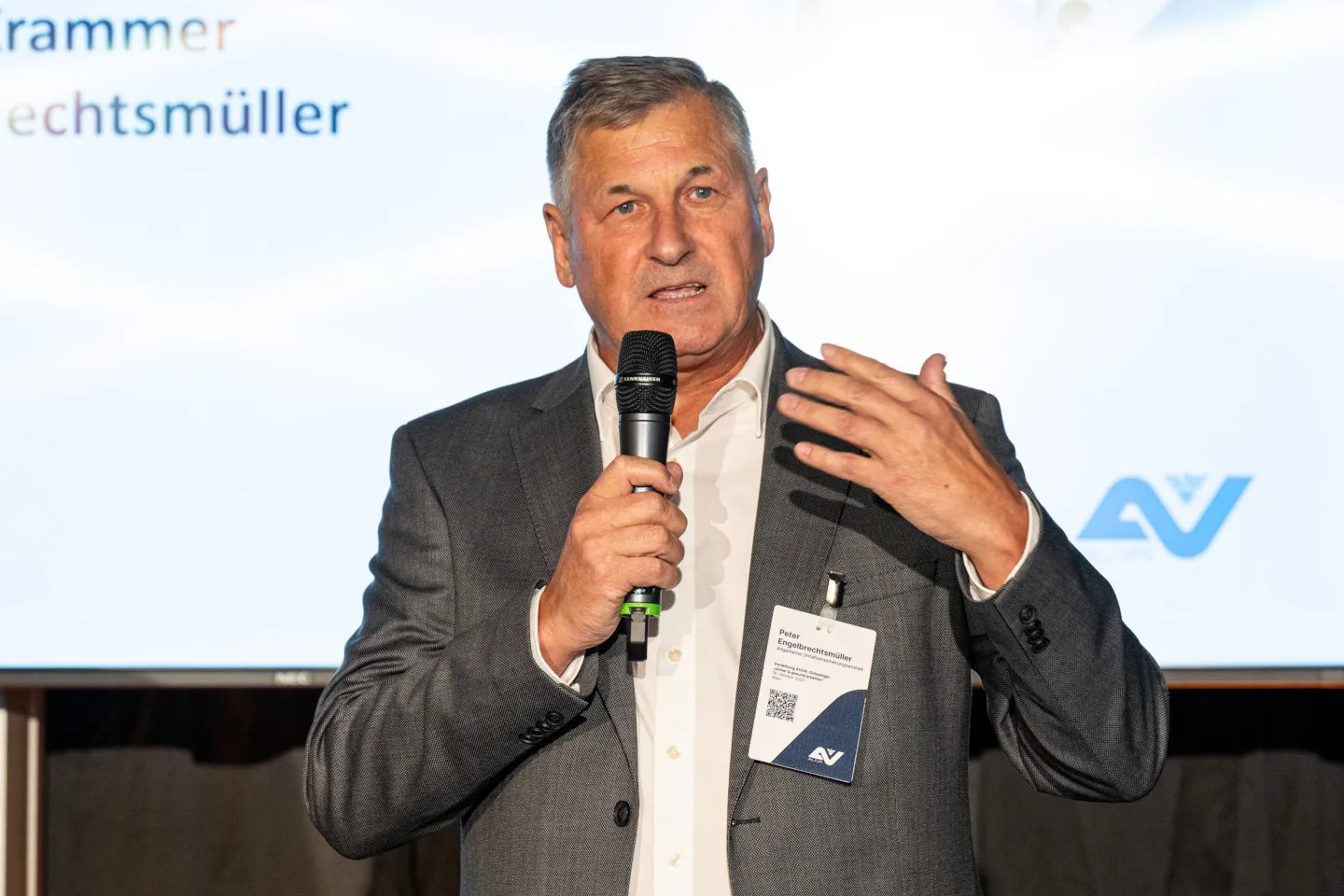 REI0356 E Credit R.Reichhart KommR Peter Engelbrechtsmüller bei der Eröffnungsrede zur AUVA-Gütesiegel-Gala