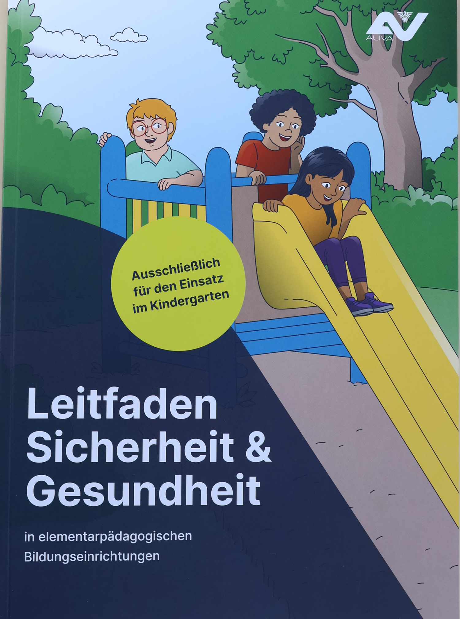 Titelbild des Leitfadens "Sicherheit & Gesundheit in elementarpädagogischen Bildungseinrichtungen"