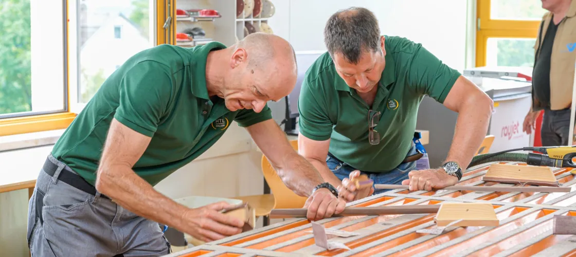 Werkstück 3 1440 Credit R.Reichhart zwei Männer arbeiten an einem Werkstück