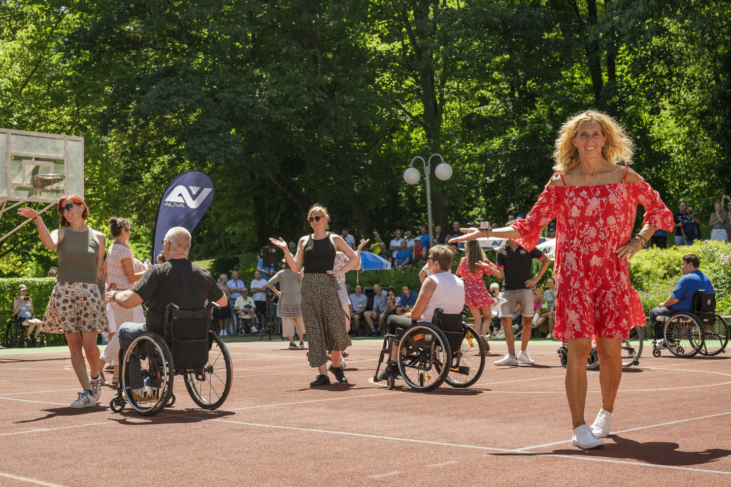 Rollstuhltanzvorstellung beim Sportfest in der RK Tobelbad