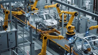 Adobestock 468739675 Credit Gorodenkoff Bearbeitet Hsroo Blog Teaser Industrieroboter in einer Autoproduktionshalle