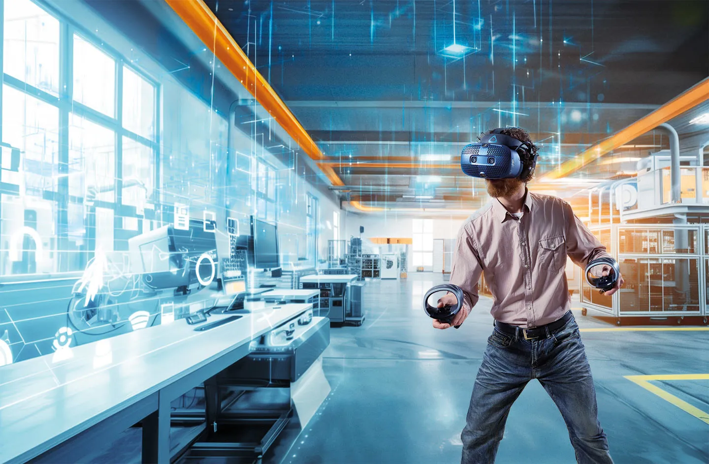 Digital unterstützende Systeme VR-Brille Mann arbeitet mit VR-Brille im Betrieb.