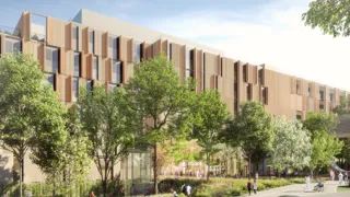 RZ Wien Vorplatz Crop 230825 Vorplatz des AUVA-Rehabilitationszentrums Wien (Trauma-Campus)