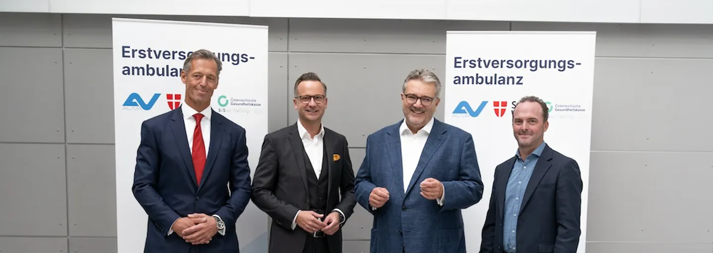 Gruppenfoto anlässlich der Eröffnung der Erstversorgungsambulanz Gruppenfoto anlässlich der Eröffnung der Erstversorgungsambulanz