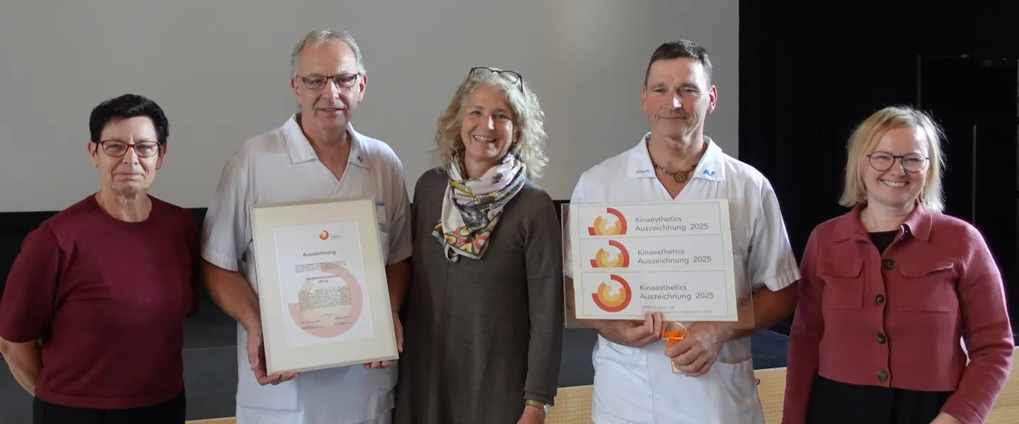 AUVA-Mitarbeitende Martina Kronsteiner, Josef Steiner, Irene Tambornino, Klaus Obertautsch, Anita Aichinger mit den Auszeichnungsurkunden