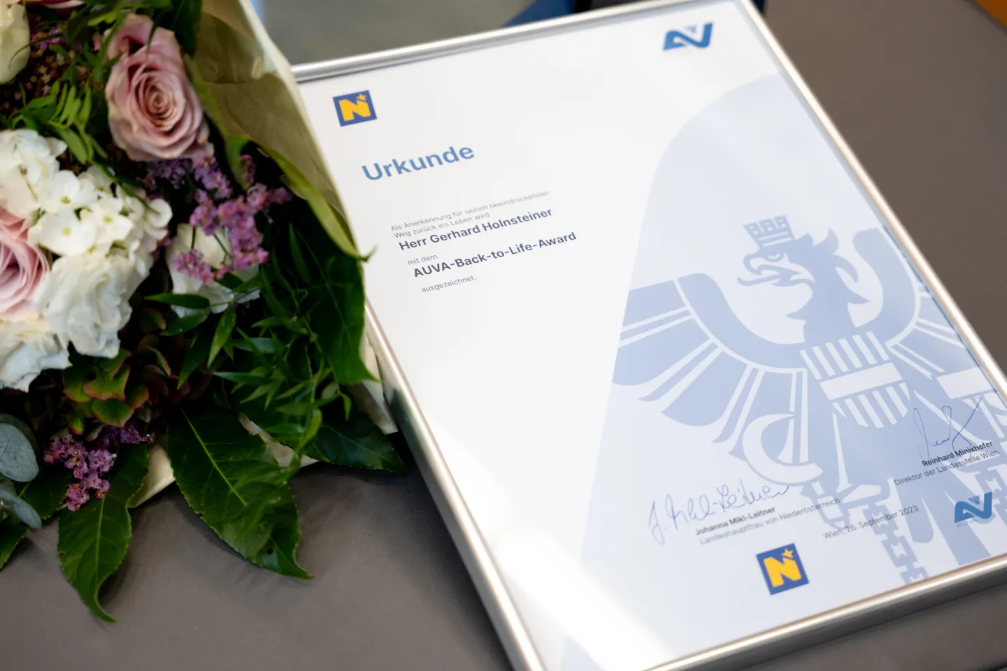 PA 2023-09-27 AUVA-"Back to Life"-Award NÖ für Gerhard Holnsteiner aus Krems (3) - Urkunde Urkunde für Gerhard Holnsteiner, AUVA-"Back to Life"-Award NÖ