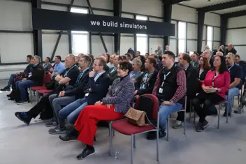 Blick in den vollen Zuhörerraum beim Event