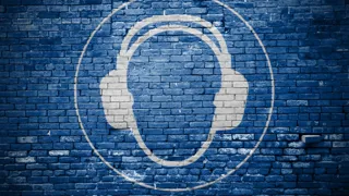 Adobestock 123272696 (C)Pixssell Stock.Adobe 1440 Piktogramm Gehörschutz tragen auf einer blauen Ziegelmauer